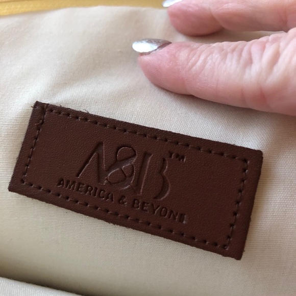 FINAL SALE- LEAVING CLOSET-NO FURTHER DISCOUNTS - Picture 6 of 8